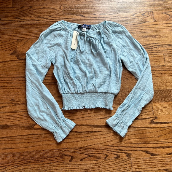SOLD NEW NWT Francesca’s Blue Rain Chambray Smocked Cropped Long Sleeve Top XS - Picture 1 of 8